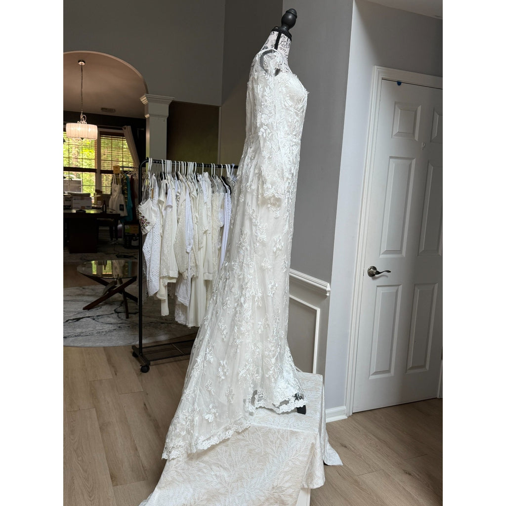 WG002 Lulus Romance Dreamer Size L White Lace Off-Shoulder Wedding Gown New