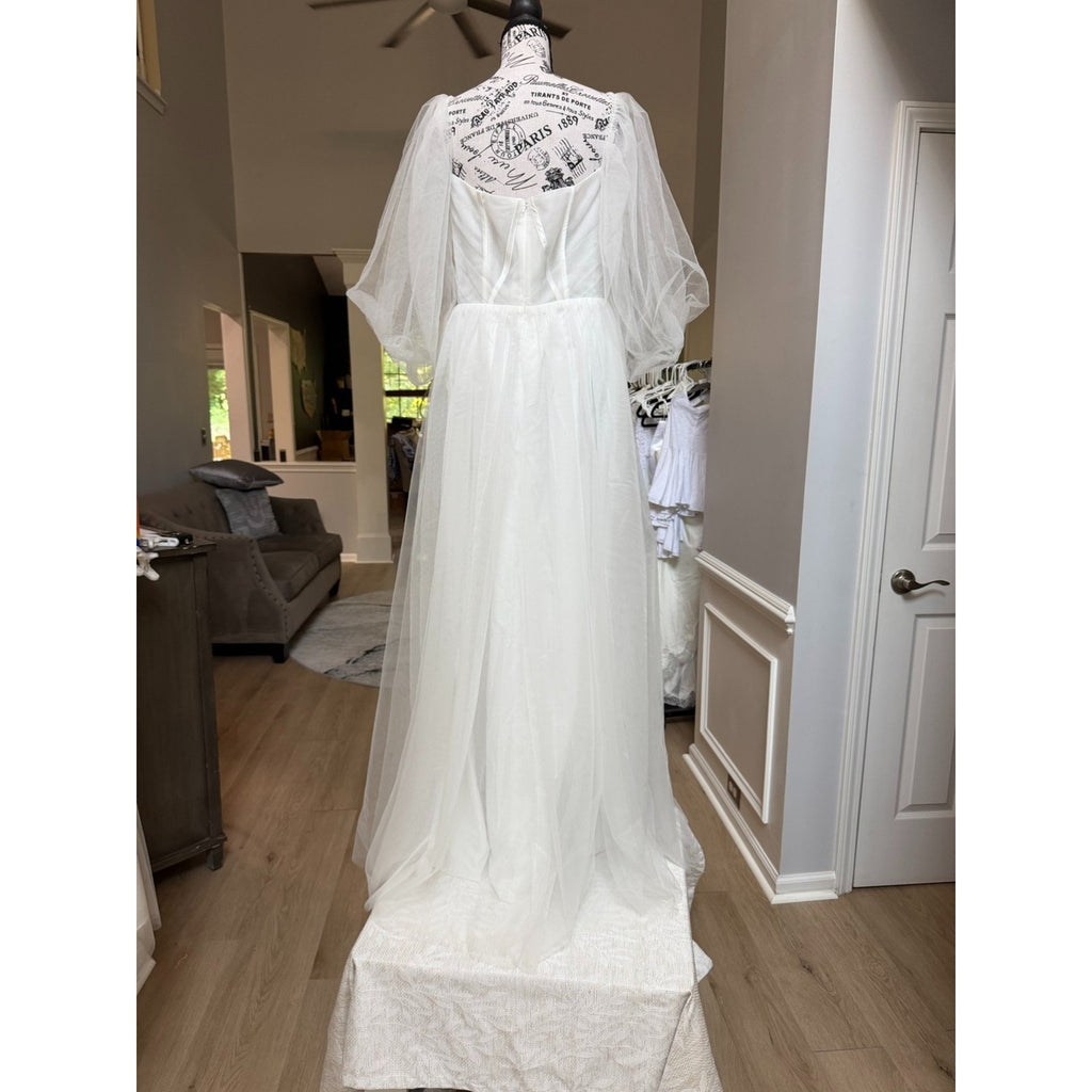WG006 Size 12 Soft White Tulle Puff Sleeve Sweetheart A-Line Wedding Gown