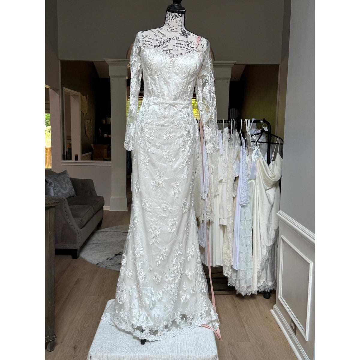 WG002 Lulus Romance Dreamer Size L White Lace Off-Shoulder Wedding Gown New