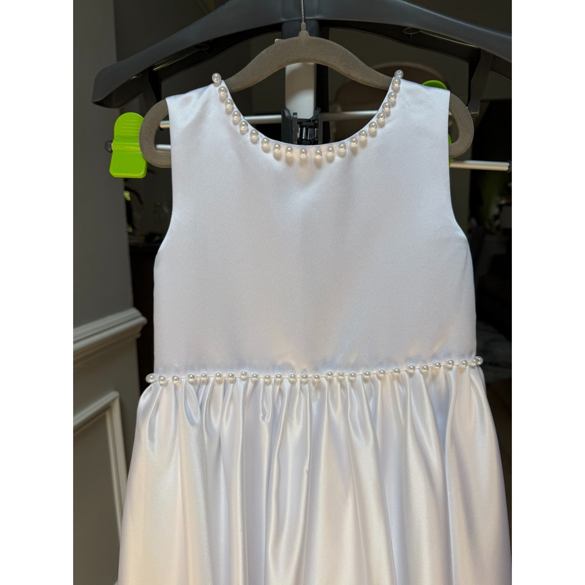 G004 NWT Girls Size 6 White Faux Pearl Flower Girl Formal Gown Bow