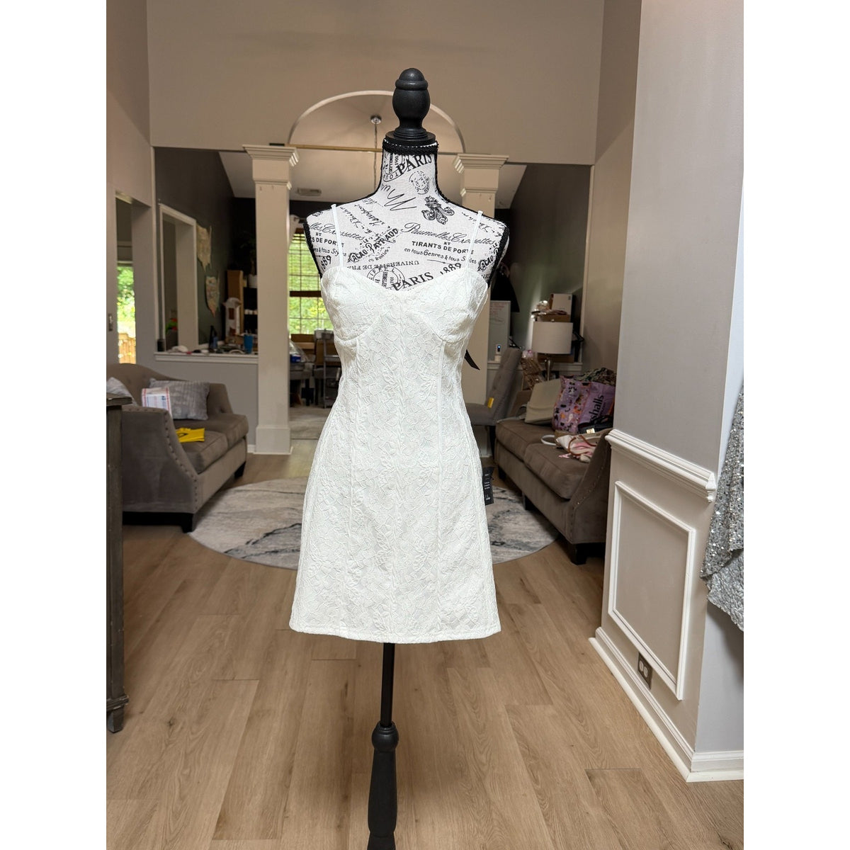 WG027 Lulus Dainty Personality Ivory Lace Seamed Bustier Mini Dress M NWT