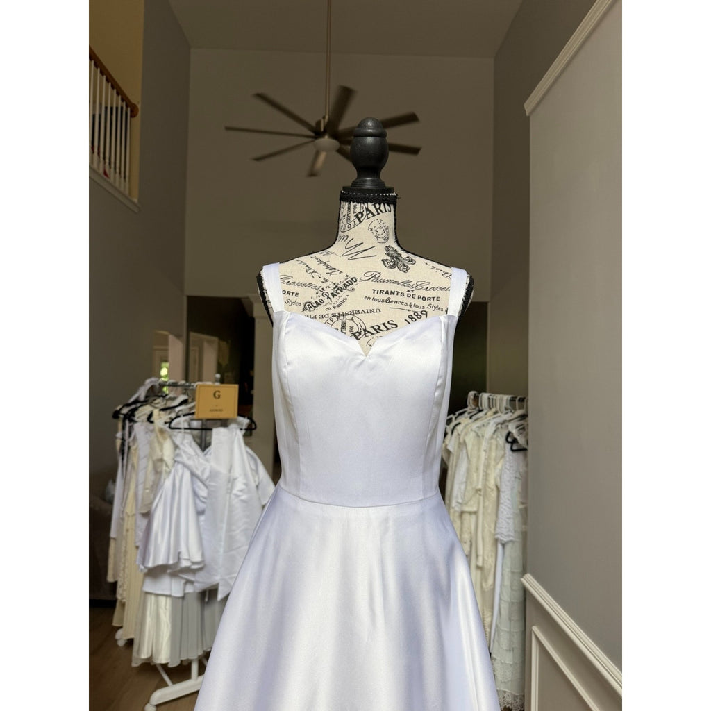WG015 Size 10-12 White Sweetheart Full A-Line Wedding Gown Train NWOT