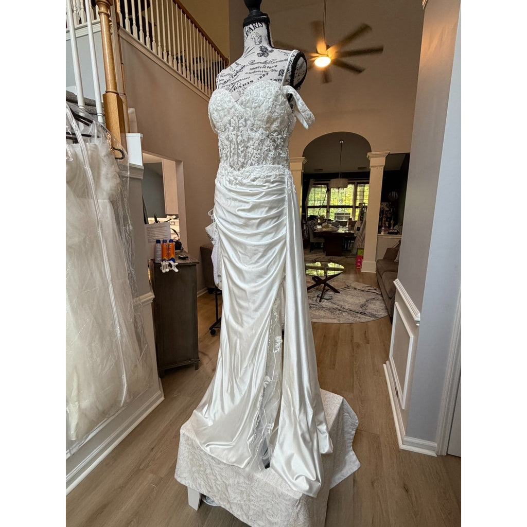 WG008 NWT Size 12 White Lace Corset Mermaid Wedding Gown Train