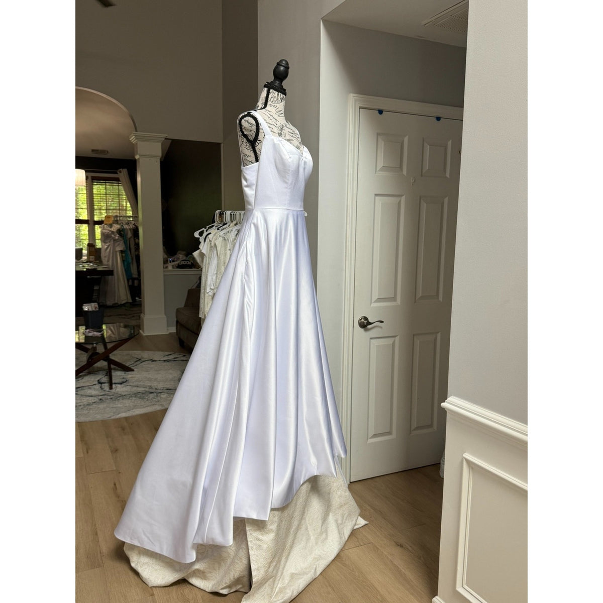 WG015 Size 10-12 White Sweetheart Full A-Line Wedding Gown Train NWOT