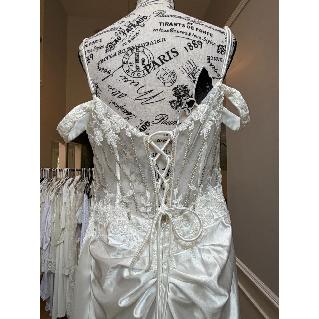 WG008 NWT Size 12 White Lace Corset Mermaid Wedding Gown Train