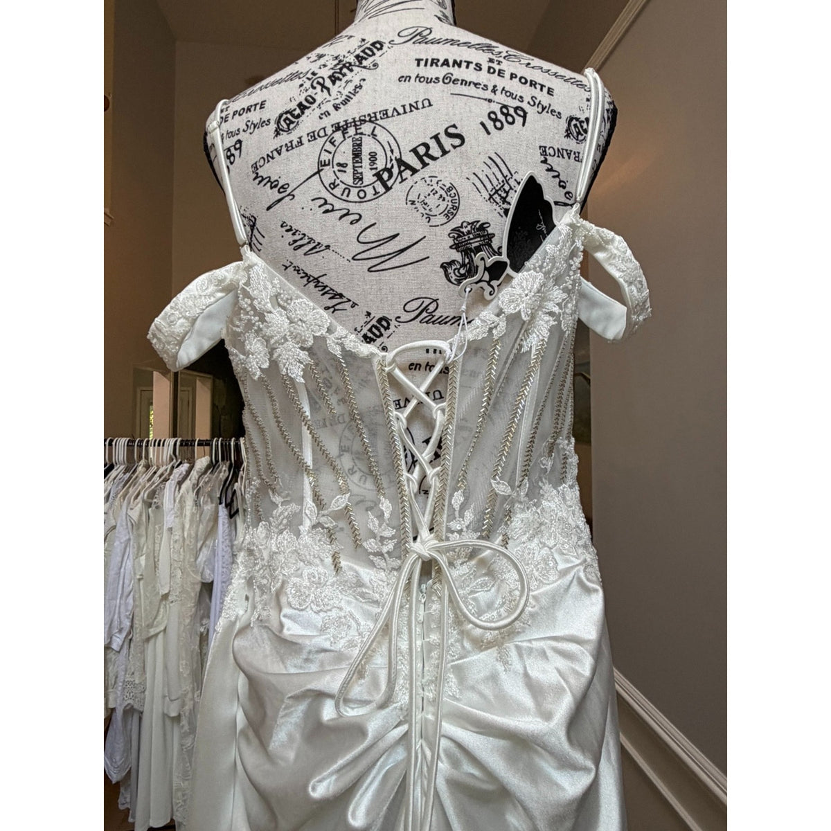 WG008 NWT Size 12 White Lace Corset Mermaid Wedding Gown Train