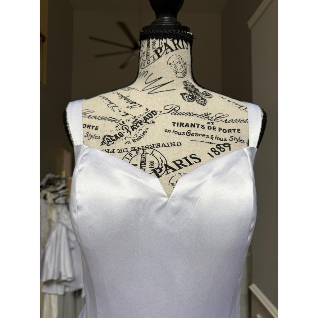 WG015 Size 10-12 White Sweetheart Full A-Line Wedding Gown Train NWOT