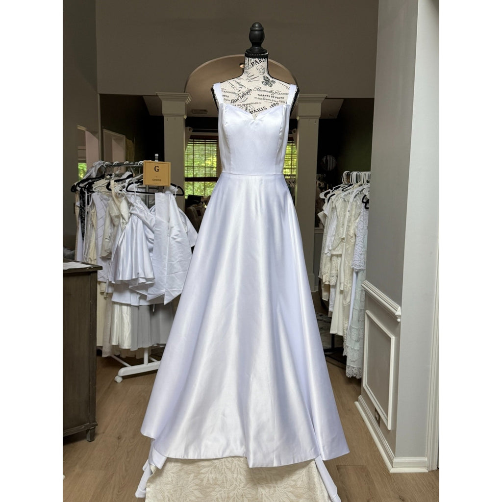 WG015 Size 10-12 White Sweetheart Full A-Line Wedding Gown Train NWOT