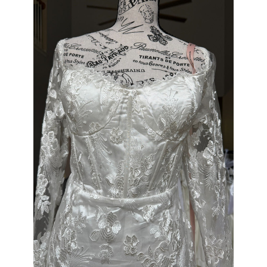 WG002 Lulus Romance Dreamer Size L White Lace Off-Shoulder Wedding Gown New
