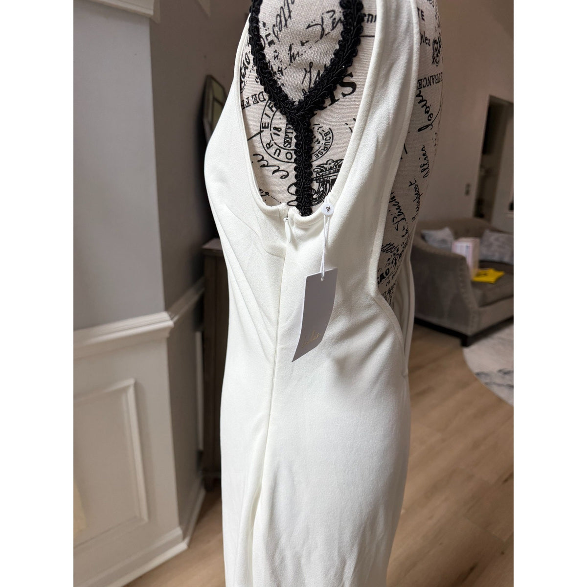 WG028 Lulus - Va Va Voom White Backless Mermaid Maxi Dress