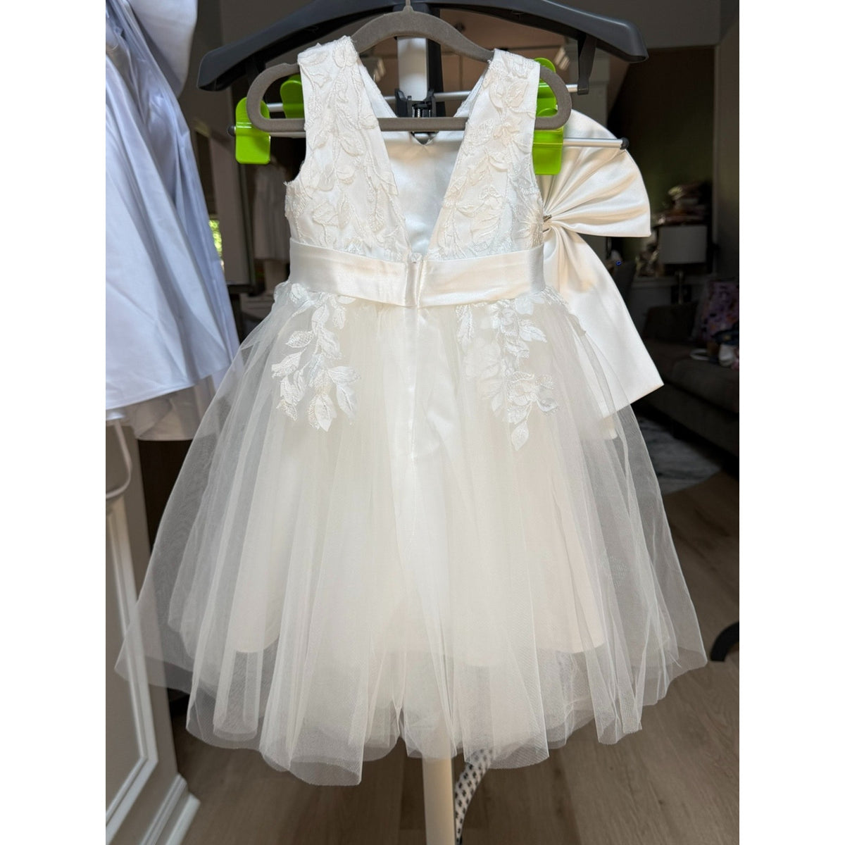 G005 NWT Defect Toddler Girls Size 2 (2T) Ivory Lace Tulle Flower Girl Dress Bow
