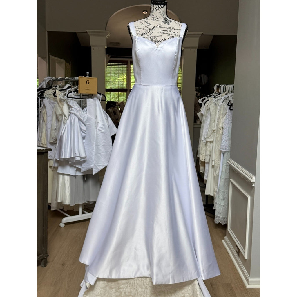 WG015 Size 10-12 White Sweetheart Full A-Line Wedding Gown Train NWOT