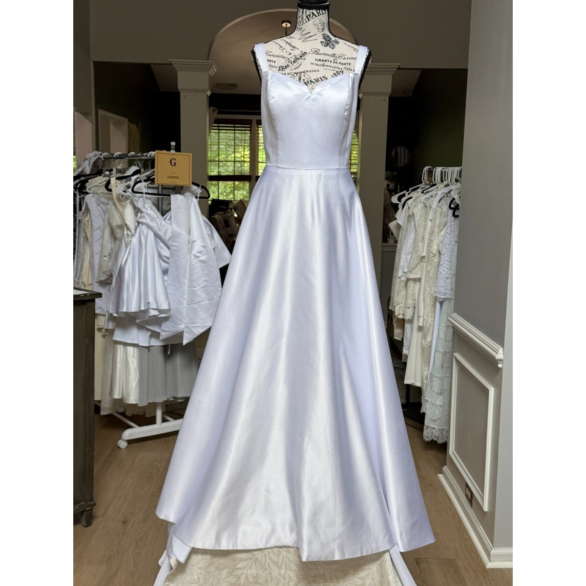 WG015 Size 10-12 White Sweetheart Full A-Line Wedding Gown Train NWOT