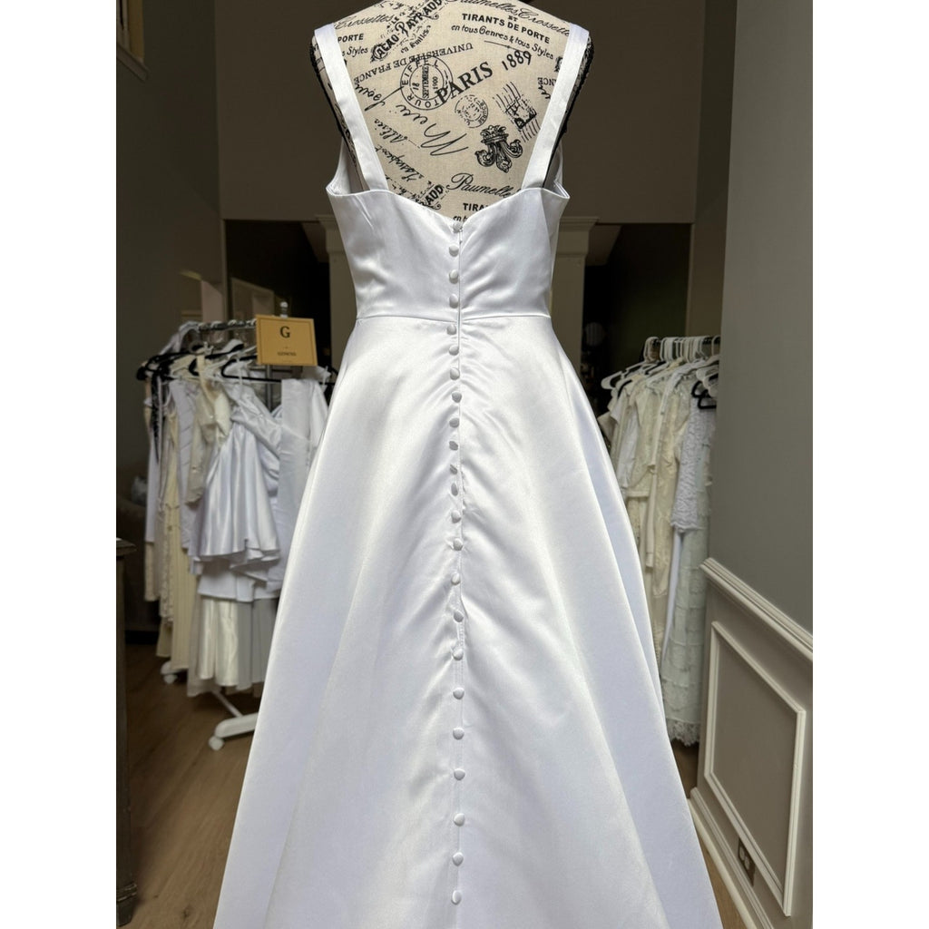 WG015 Size 10-12 White Sweetheart Full A-Line Wedding Gown Train NWOT