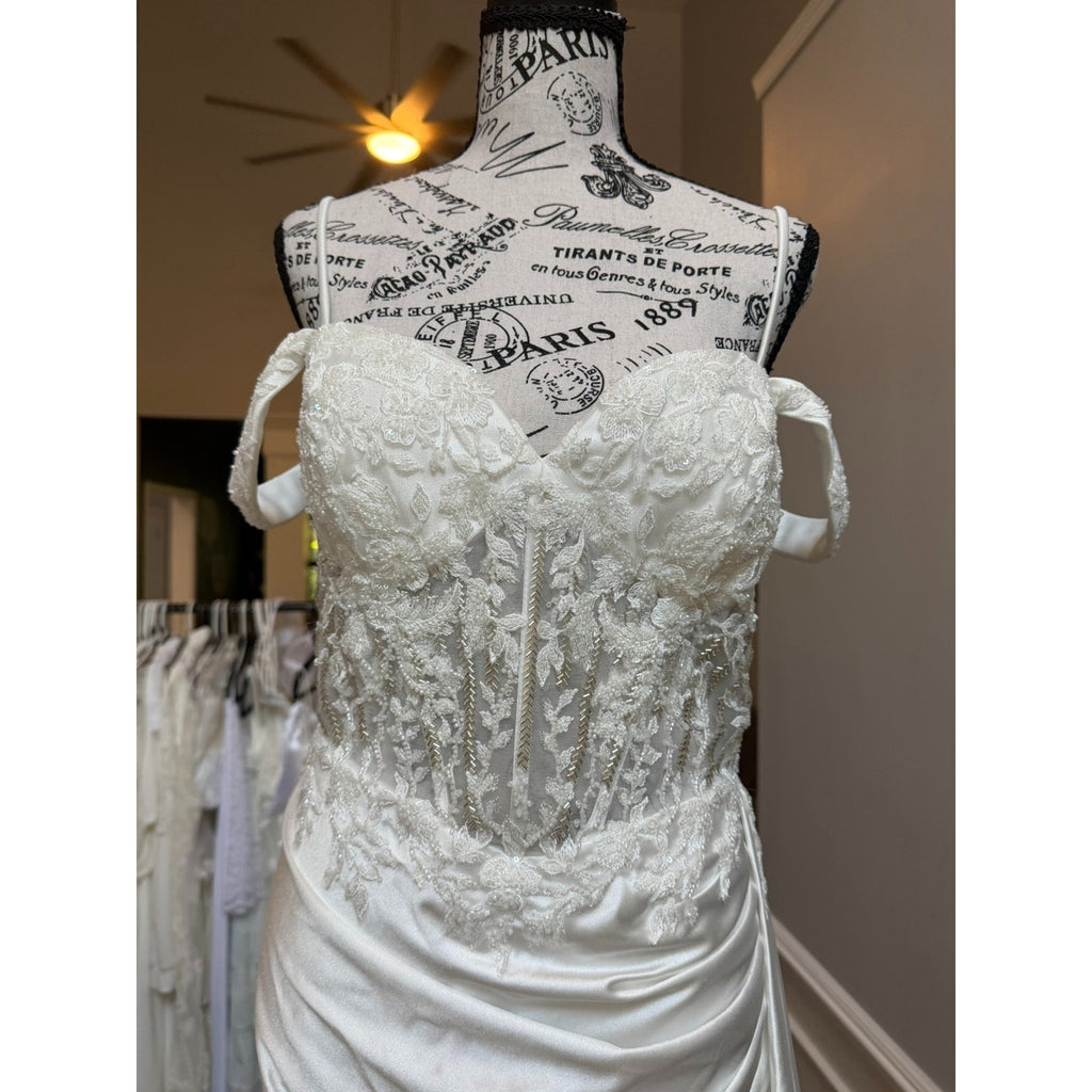 WG008 NWT Size 12 White Lace Corset Mermaid Wedding Gown Train