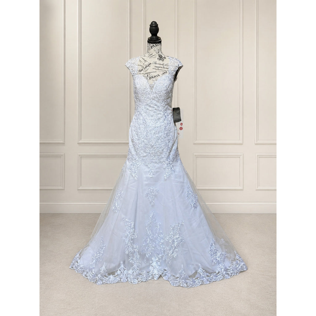 WG024 NWT White Lace Wedding Gown Size 10 V-Neck Button Back Chapel Train