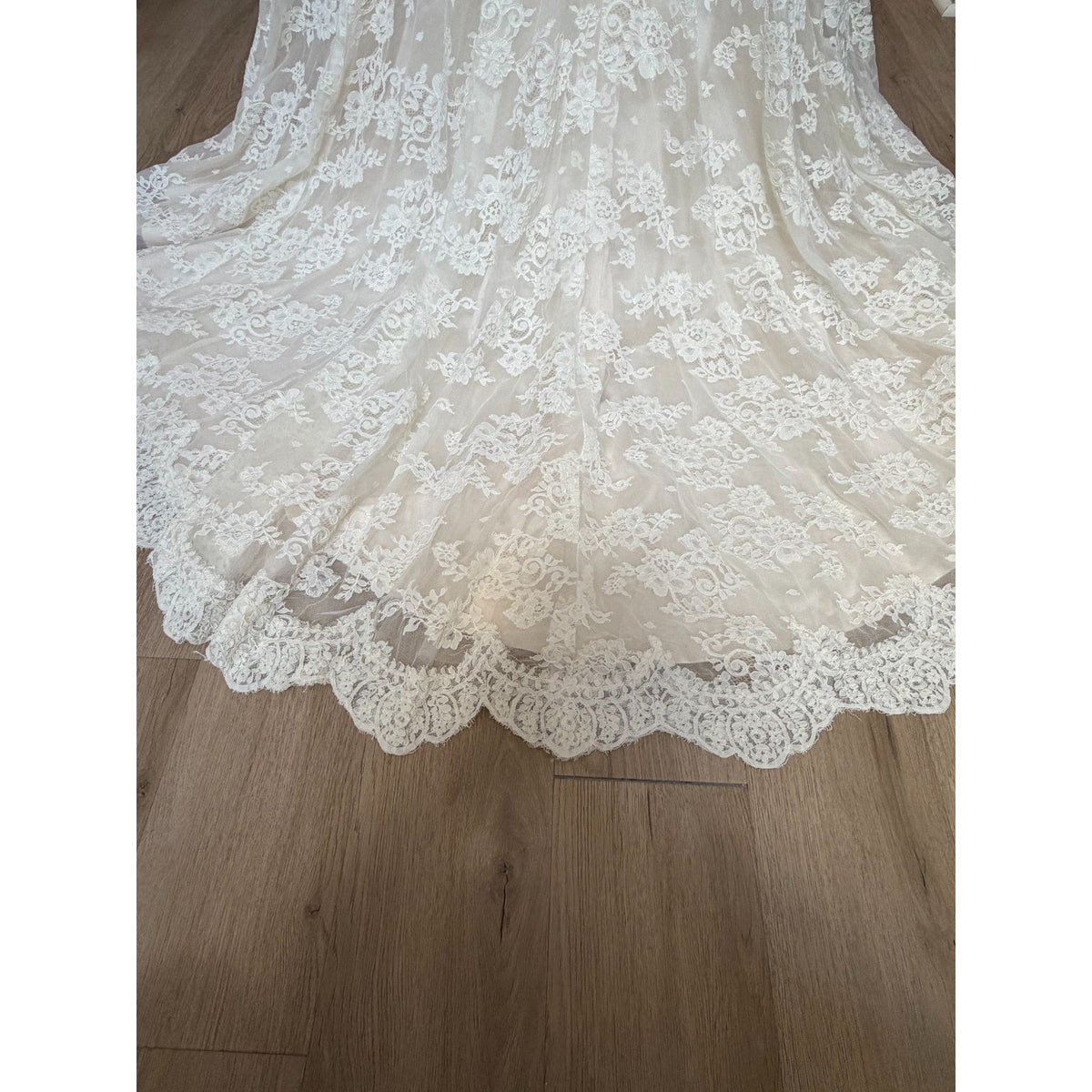 WG022 Maggie Sottero Melanie 4MS061 Ivory/Light Gold Lace Wedding Gown Sz 12