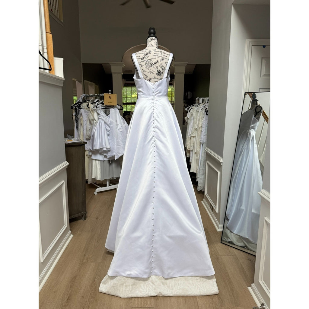 WG015 Size 10-12 White Sweetheart Full A-Line Wedding Gown Train NWOT