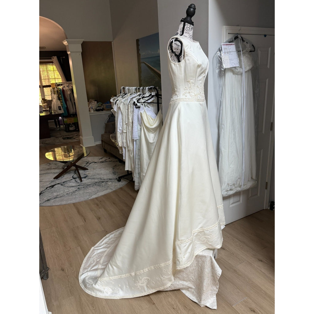 WG004 Da Vinci Size 12 Soft White Ivory Beaded Satin A-Line Wedding Dress Gown