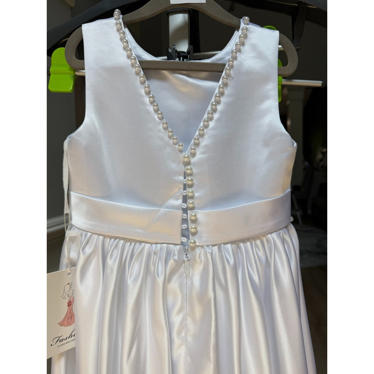 G004 NWT Girls Size 6 White Faux Pearl Flower Girl Formal Gown Bow